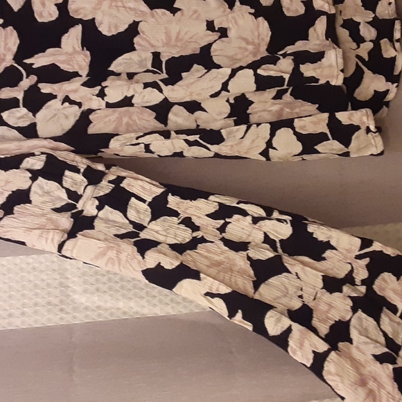 Billabong Floral Blouse - Picture 4 of 4